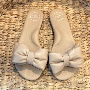 Solei Sea Women's Cream Bow Slide Sandals